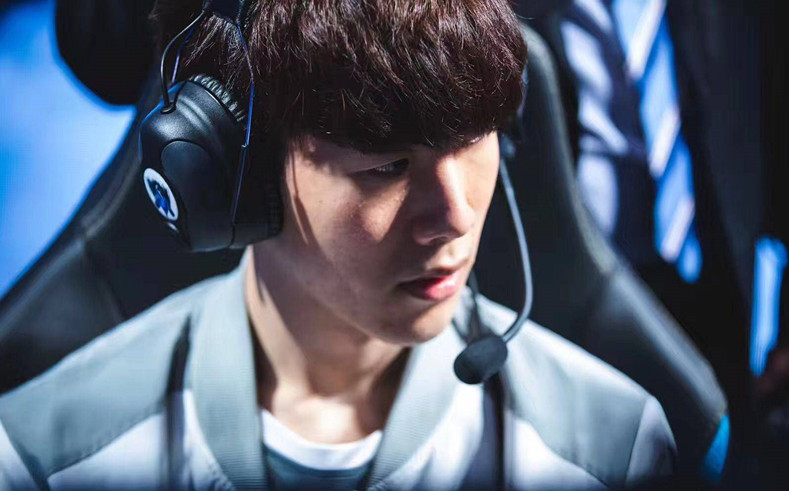 TES发布对阵WBG赛后返图：明暗无辄，我们会坚定地越过夜幕